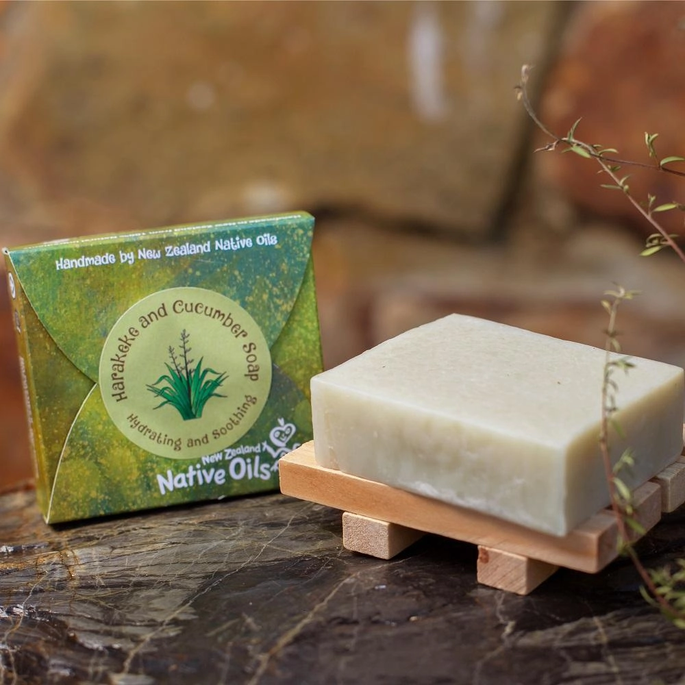 Harakeke and Cucumber Organic Soap with Wooden Soap Tray