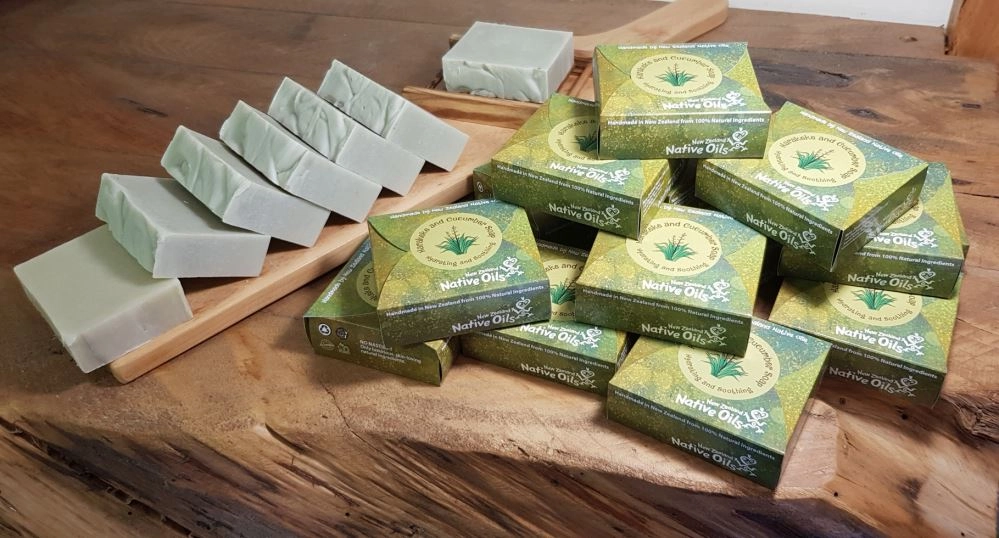 Harakeke and Cucumber Organic Soap with Wooden Soap Tray