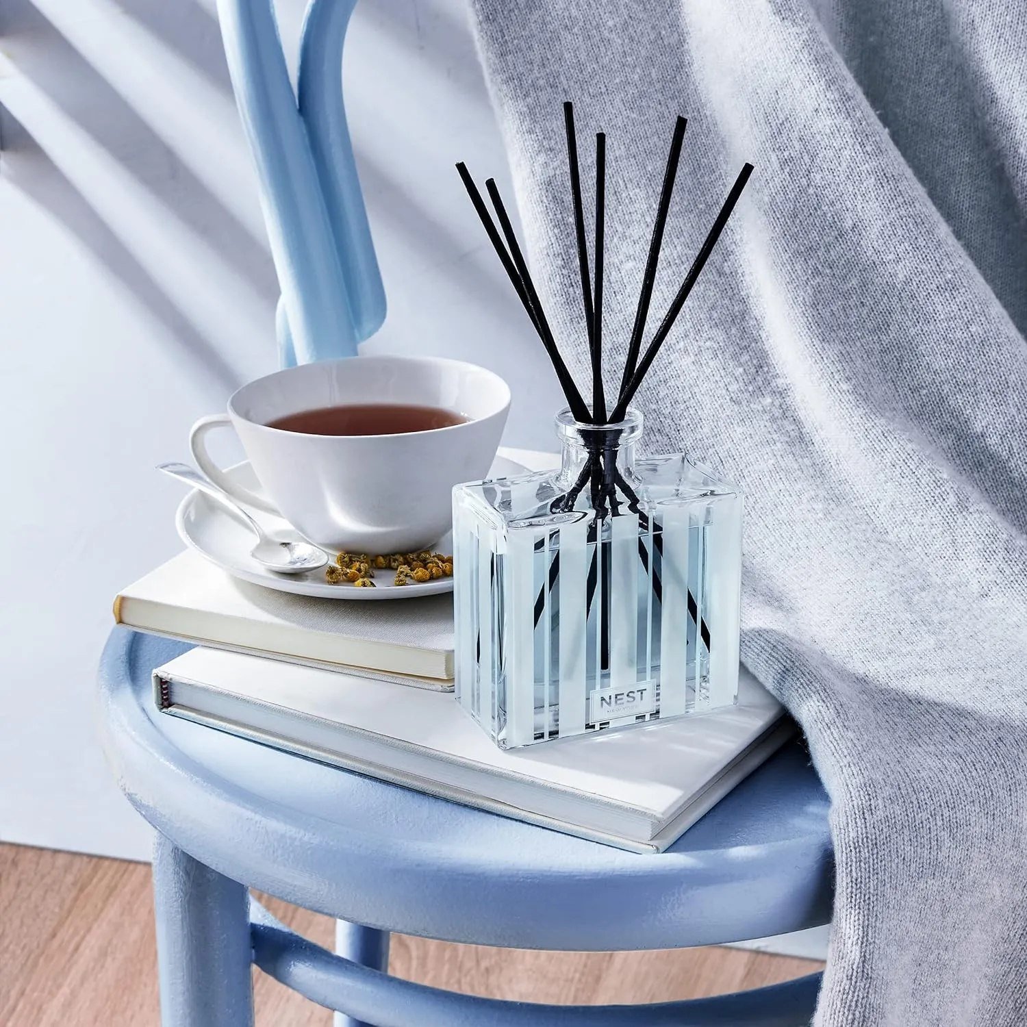 NEST New York Reed Diffuser, Driftwood & Chamomile - 5.9 fl oz - Fragrance for Up to 90 Days - Reusable, Refillable Glass Holder - Includes 8 All-Natural Reed Sticks - Flame Free